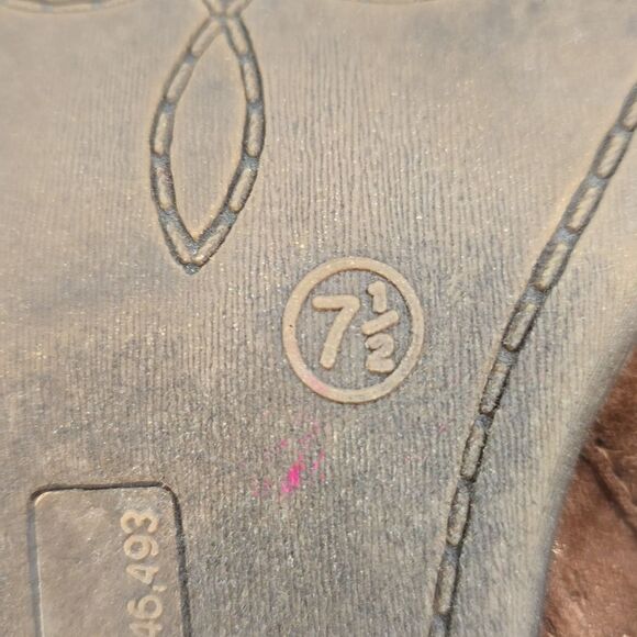 SO LOW BLOCK-HEEL SLIP-ON STYLE BOOTIE - Picture 14 of 15